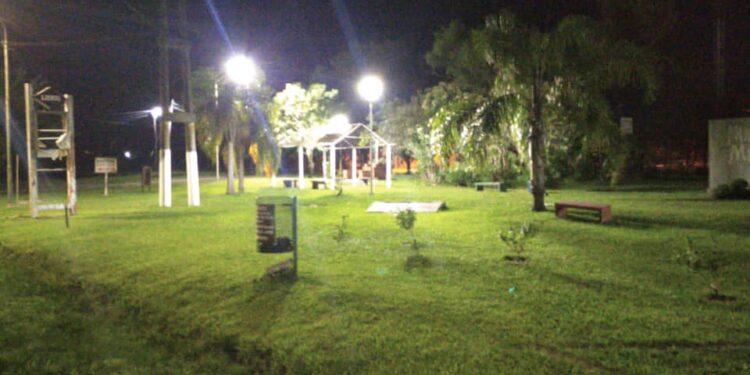 Recambios de luminarias en “Paseo la Memoria”