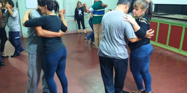 Continúa con gran éxito el Taller de Tango Muncipal en Pueblo Liebig