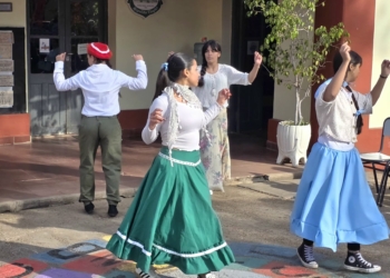 Acto por el Día de la Revolución de Mayo en la Escuela secundaria “Hipólito Vieytes”