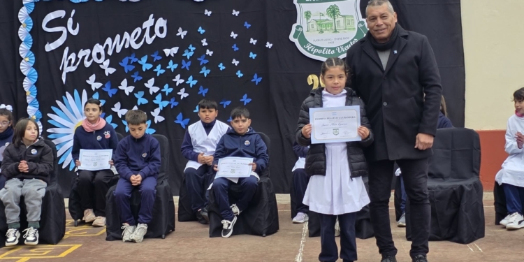 Acto y promesa de lealtad a la Bandera en Pueblo Liebig