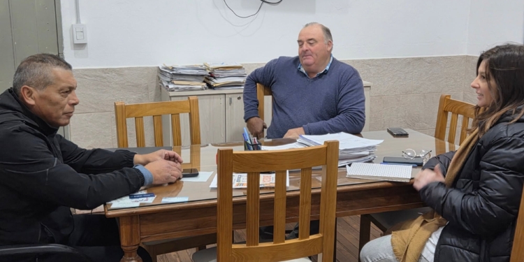 EL INTENDENTE JULIO PINTOS SE REUNIO CON EL NUEVO PRESIDENTE DE LA COOPERADORA DE LA ESCUELA HIPÓLITO VIEYTES.